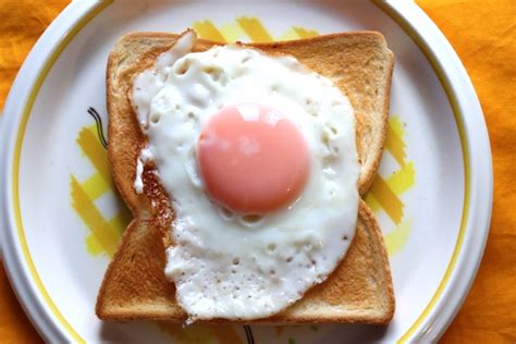 目玉焼きトースト 固まらない：朝食の革命か、それとも単なる幻想か？